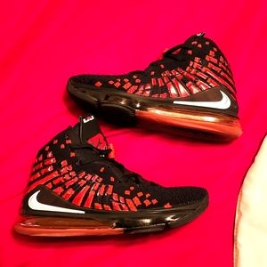 Nike LeBron James 17 Infrared